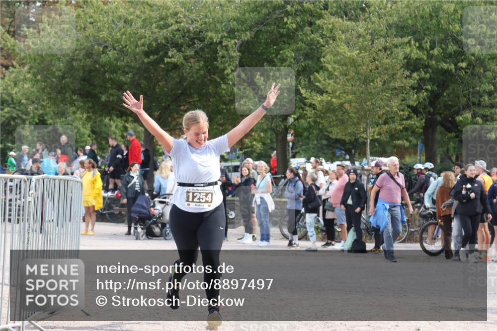 14.09.2025 - Stadtparktriathlon Strokosch-Dieckow http://msf.ph/oto/8897497 14.09.2025 13:36:44 Ziel 1254 meine-sportfotos.de