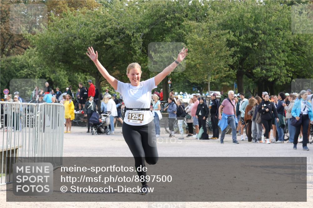 14.09.2025 - Stadtparktriathlon Strokosch-Dieckow http://msf.ph/oto/8897500 14.09.2025 13:36:44 Ziel 1254 meine-sportfotos.de