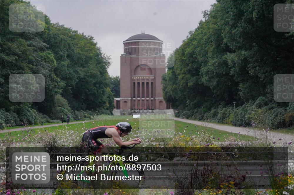 14.09.2025 - Stadtparktriathlon Michael Burmester http://msf.ph/oto/8897503 14.09.2025 08:54:57 Radfahren 314, 331 meine-sportfotos.de
