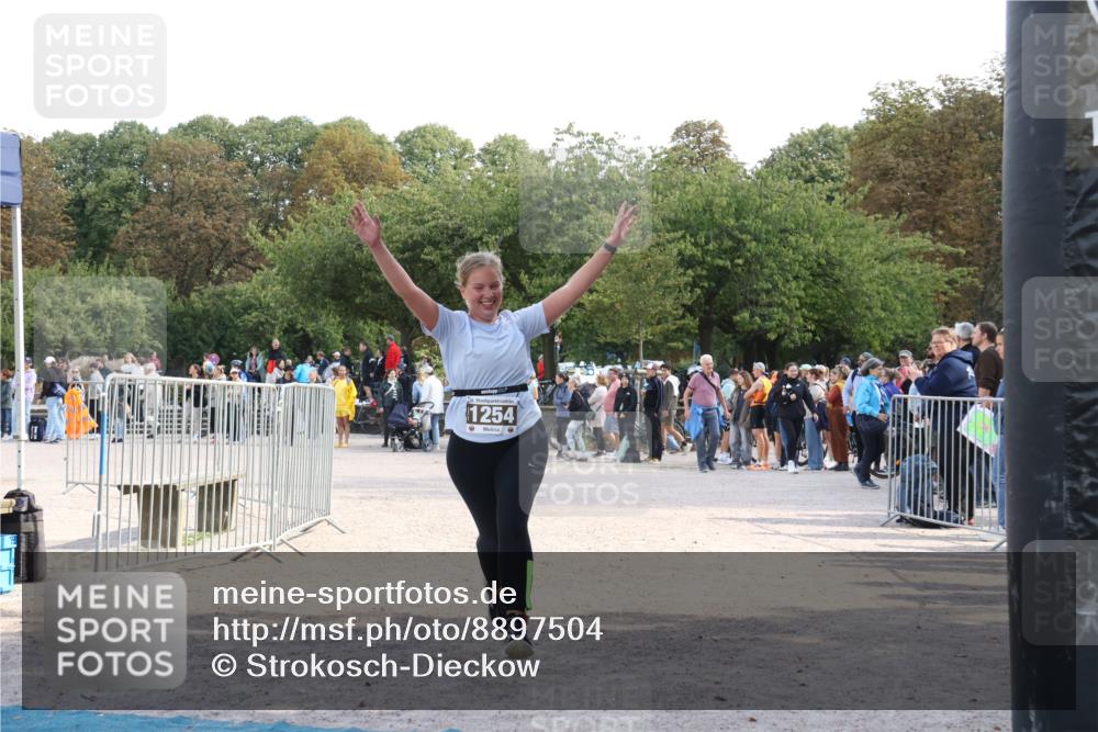 14.09.2025 - Stadtparktriathlon Strokosch-Dieckow http://msf.ph/oto/8897504 14.09.2025 13:36:45 Ziel 1254 meine-sportfotos.de