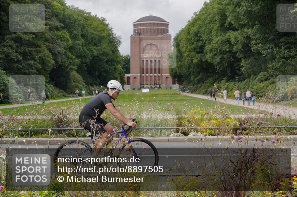 14.09.2025 - Stadtparktriathlon Michael Burmester http://msf.ph/oto/8897505 14.09.2025 12:38:27 Radfahren 1157, 1183, 1204, 1290 meine-sportfotos.de