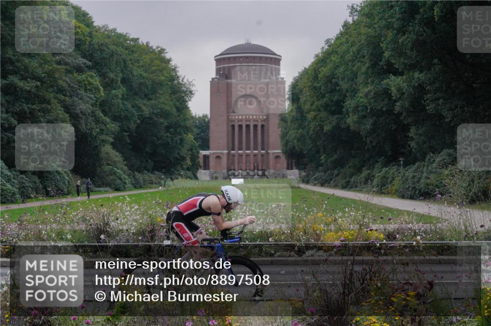 14.09.2025 - Stadtparktriathlon Michael Burmester http://msf.ph/oto/8897508 14.09.2025 08:55:08 Radfahren 344, 365, 368, 374, 377 meine-sportfotos.de