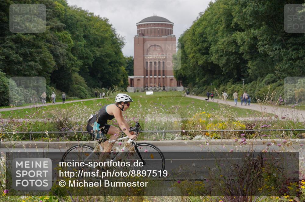 14.09.2025 - Stadtparktriathlon Michael Burmester http://msf.ph/oto/8897519 14.09.2025 12:38:36 Radfahren 1204, 1273, 1290, 1326, 1368 meine-sportfotos.de