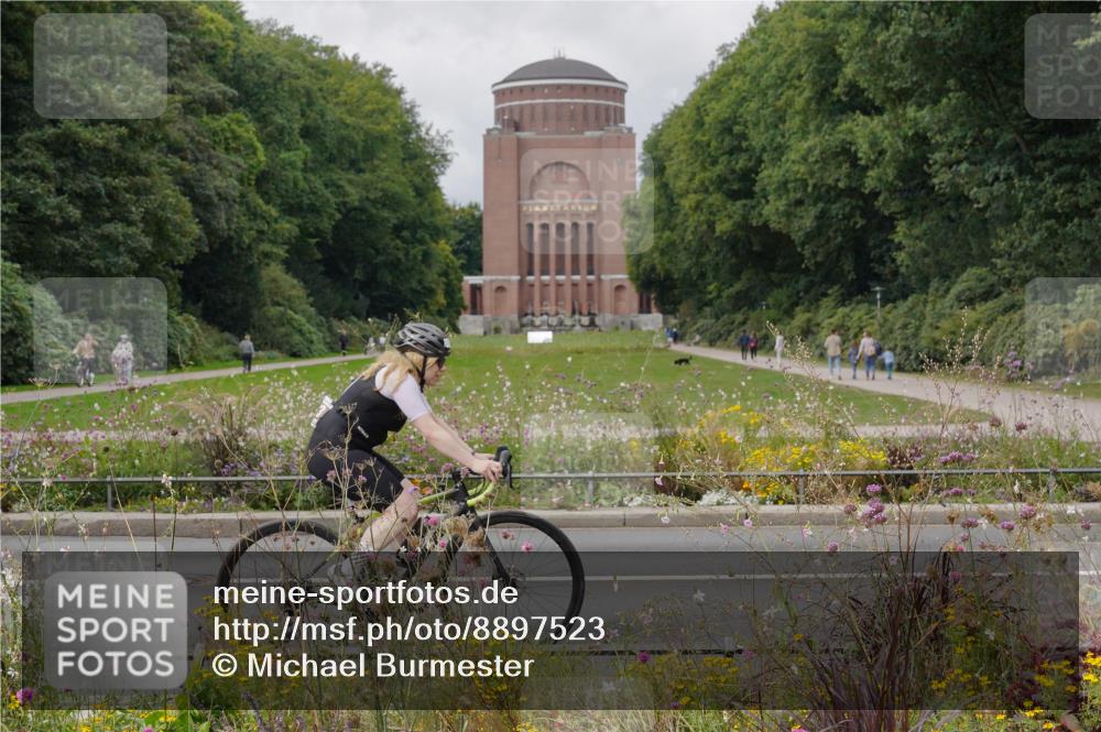 14.09.2025 - Stadtparktriathlon Michael Burmester http://msf.ph/oto/8897523 14.09.2025 12:38:39 Radfahren 1273, 1326, 1342, 1345, 1368 meine-sportfotos.de