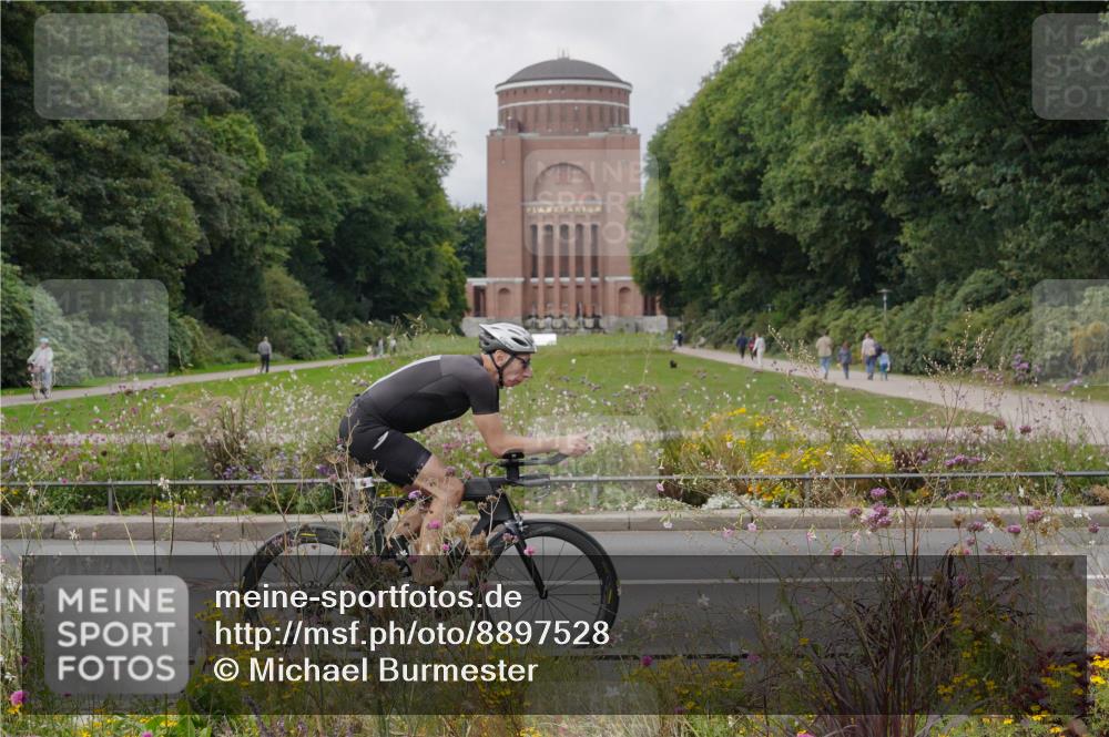 14.09.2025 - Stadtparktriathlon Michael Burmester http://msf.ph/oto/8897528 14.09.2025 12:38:42 Radfahren 1273, 1326, 1342, 1345, 1368 meine-sportfotos.de