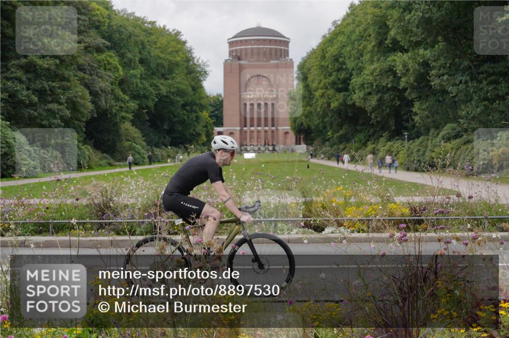 14.09.2025 - Stadtparktriathlon Michael Burmester http://msf.ph/oto/8897530 14.09.2025 12:38:46 Radfahren 1342, 1345, 1359, 1368 meine-sportfotos.de