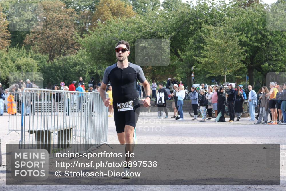 14.09.2025 - Stadtparktriathlon Strokosch-Dieckow http://msf.ph/oto/8897538 14.09.2025 13:37:45 Ziel 1392 meine-sportfotos.de