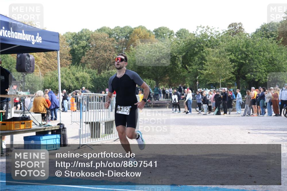14.09.2025 - Stadtparktriathlon Strokosch-Dieckow http://msf.ph/oto/8897541 14.09.2025 13:37:46 Ziel 1392 meine-sportfotos.de