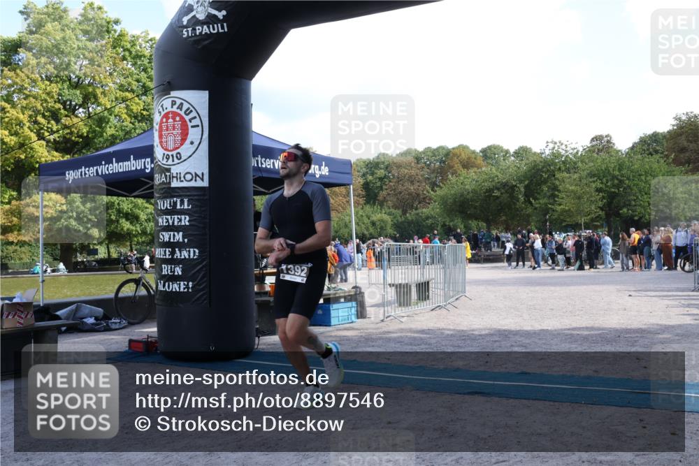 14.09.2025 - Stadtparktriathlon Strokosch-Dieckow http://msf.ph/oto/8897546 14.09.2025 13:37:46 Ziel 1392 meine-sportfotos.de