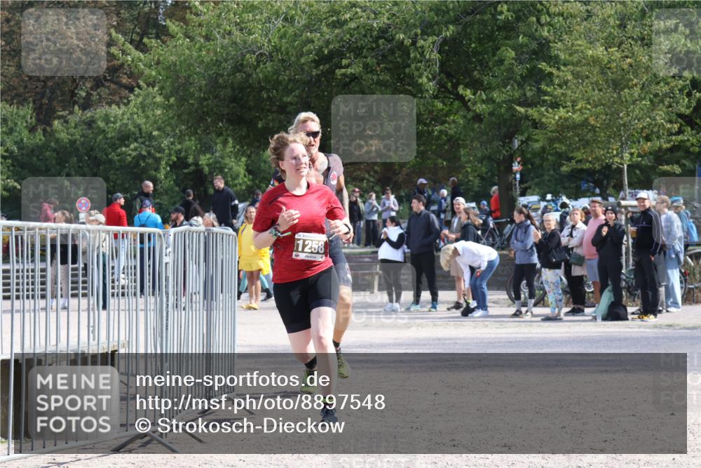 14.09.2025 - Stadtparktriathlon Strokosch-Dieckow http://msf.ph/oto/8897548 14.09.2025 13:37:52 Ziel 1258, 1356, 1392 meine-sportfotos.de