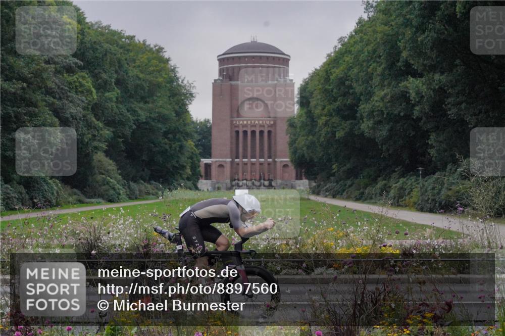 14.09.2025 - Stadtparktriathlon Michael Burmester http://msf.ph/oto/8897560 14.09.2025 08:56:15 Radfahren 318, 322, 339, 342, 350, 358, 361, 363 meine-sportfotos.de