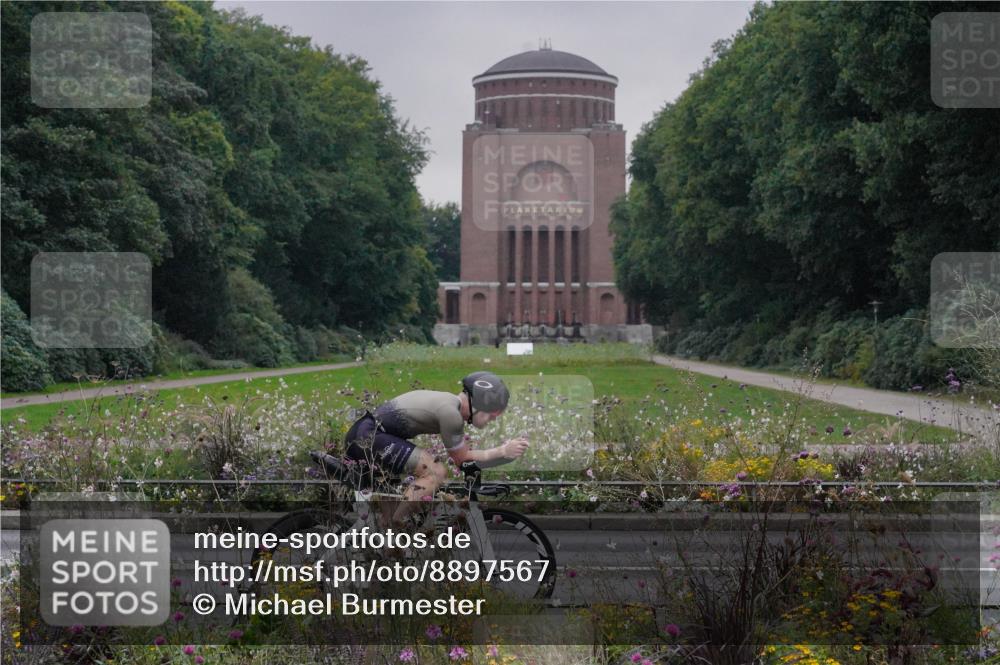 14.09.2025 - Stadtparktriathlon Michael Burmester http://msf.ph/oto/8897567 14.09.2025 08:56:19 Radfahren 318, 322, 339, 342, 350, 358, 363, 370 meine-sportfotos.de