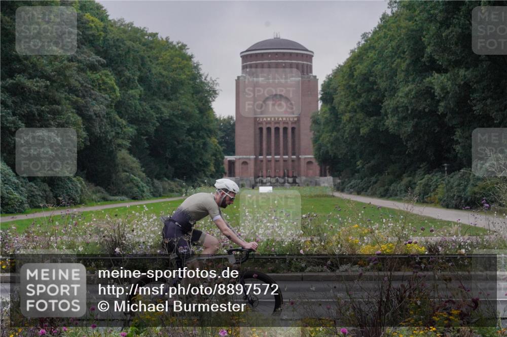 14.09.2025 - Stadtparktriathlon Michael Burmester http://msf.ph/oto/8897572 14.09.2025 08:56:19 Radfahren 318, 322, 339, 342, 350, 358, 363, 370 meine-sportfotos.de