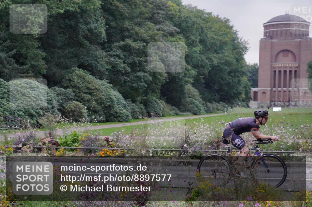 14.09.2025 - Stadtparktriathlon Michael Burmester http://msf.ph/oto/8897577 14.09.2025 08:56:20 Radfahren 318, 322, 339, 342, 350, 358, 363, 370 meine-sportfotos.de