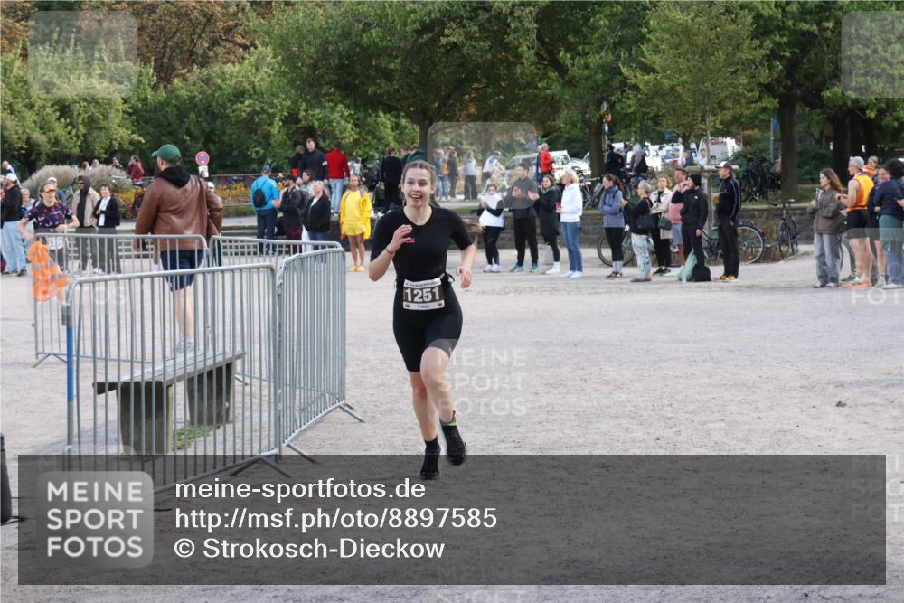14.09.2025 - Stadtparktriathlon Strokosch-Dieckow http://msf.ph/oto/8897585 14.09.2025 13:38:27 Ziel 1251, 1288, 1396 meine-sportfotos.de