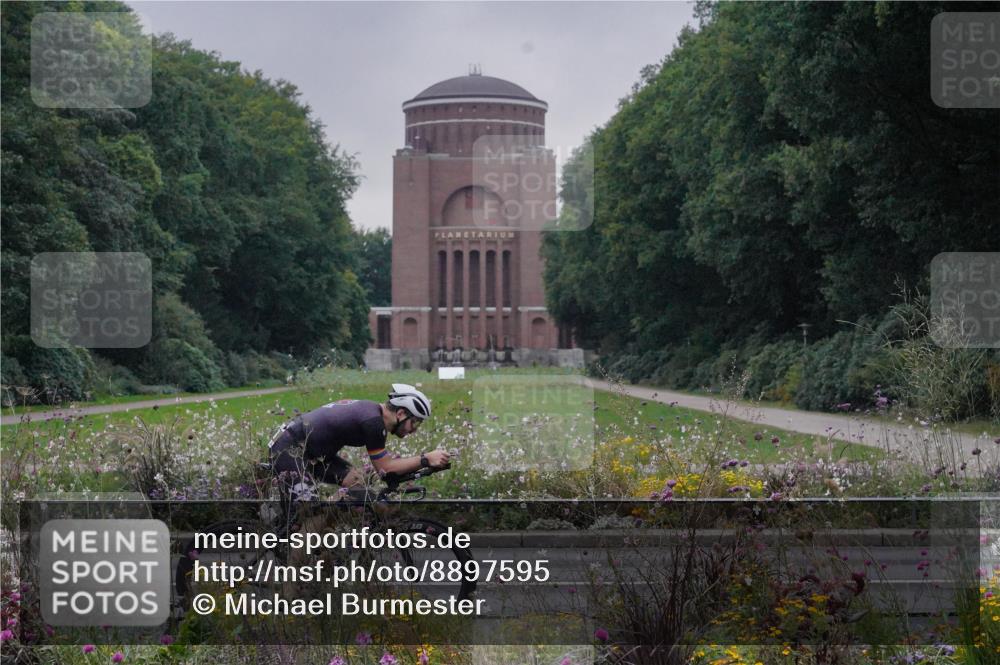 14.09.2025 - Stadtparktriathlon Michael Burmester http://msf.ph/oto/8897595 14.09.2025 08:56:30 Radfahren 323, 345, 347, 366, 370, 375, 451 meine-sportfotos.de