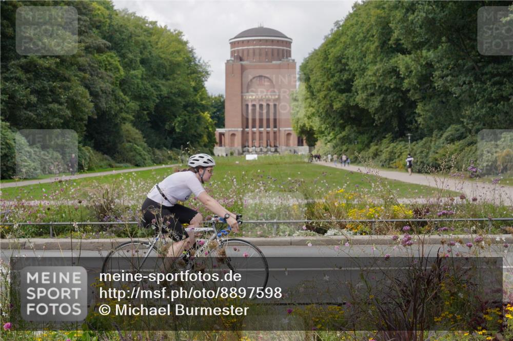 14.09.2025 - Stadtparktriathlon Michael Burmester http://msf.ph/oto/8897598 14.09.2025 12:39:26 Radfahren 1251, 1278, 1360 meine-sportfotos.de