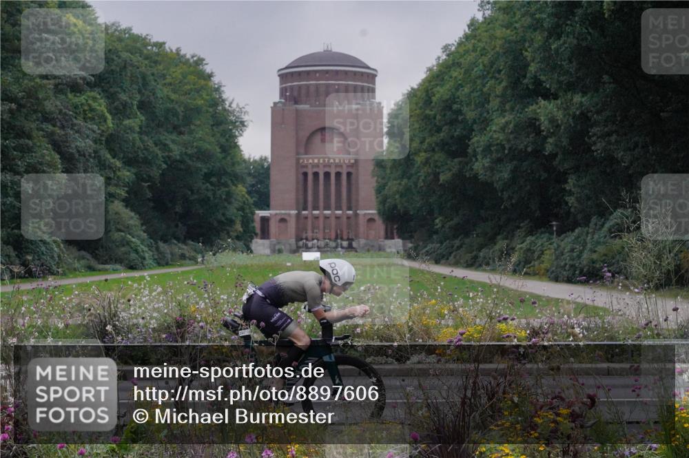 14.09.2025 - Stadtparktriathlon Michael Burmester http://msf.ph/oto/8897606 14.09.2025 08:56:36 Radfahren 326, 333, 345, 347, 366, 375, 451 meine-sportfotos.de