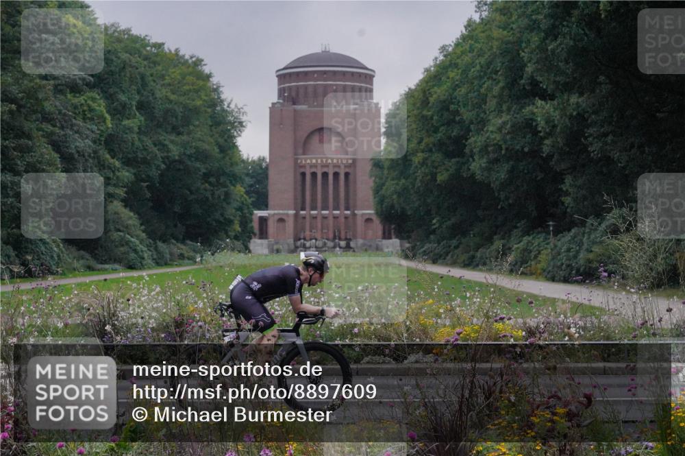 14.09.2025 - Stadtparktriathlon Michael Burmester http://msf.ph/oto/8897609 14.09.2025 08:56:37 Radfahren 326, 333, 345, 347, 366, 375, 451 meine-sportfotos.de