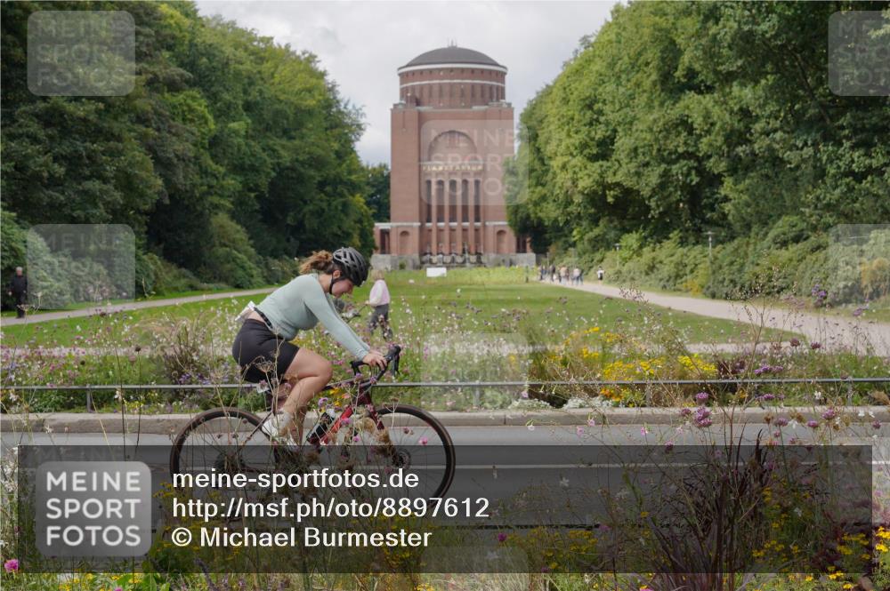 14.09.2025 - Stadtparktriathlon Michael Burmester http://msf.ph/oto/8897612 14.09.2025 12:39:42 Radfahren 1317, 1321, 1335, 1394, 1410, 1417 meine-sportfotos.de