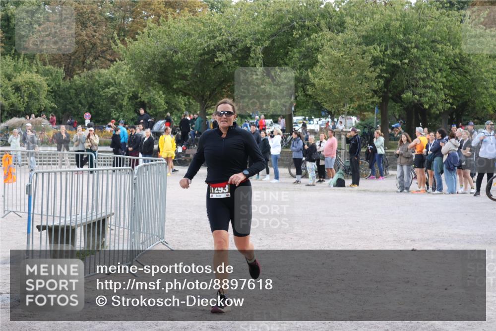 14.09.2025 - Stadtparktriathlon Strokosch-Dieckow http://msf.ph/oto/8897618 14.09.2025 13:38:36 Ziel 1288, 1293, 1396 meine-sportfotos.de