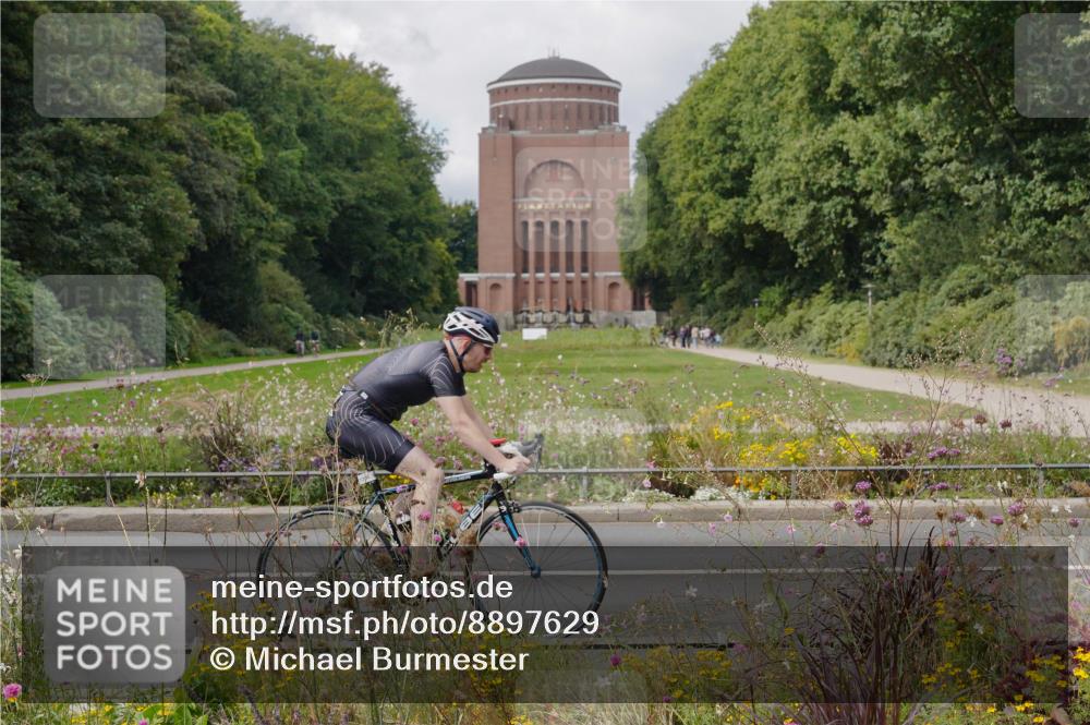 14.09.2025 - Stadtparktriathlon Michael Burmester http://msf.ph/oto/8897629 14.09.2025 12:39:50 Radfahren 1317, 1327, 1335, 1394, 1417 meine-sportfotos.de