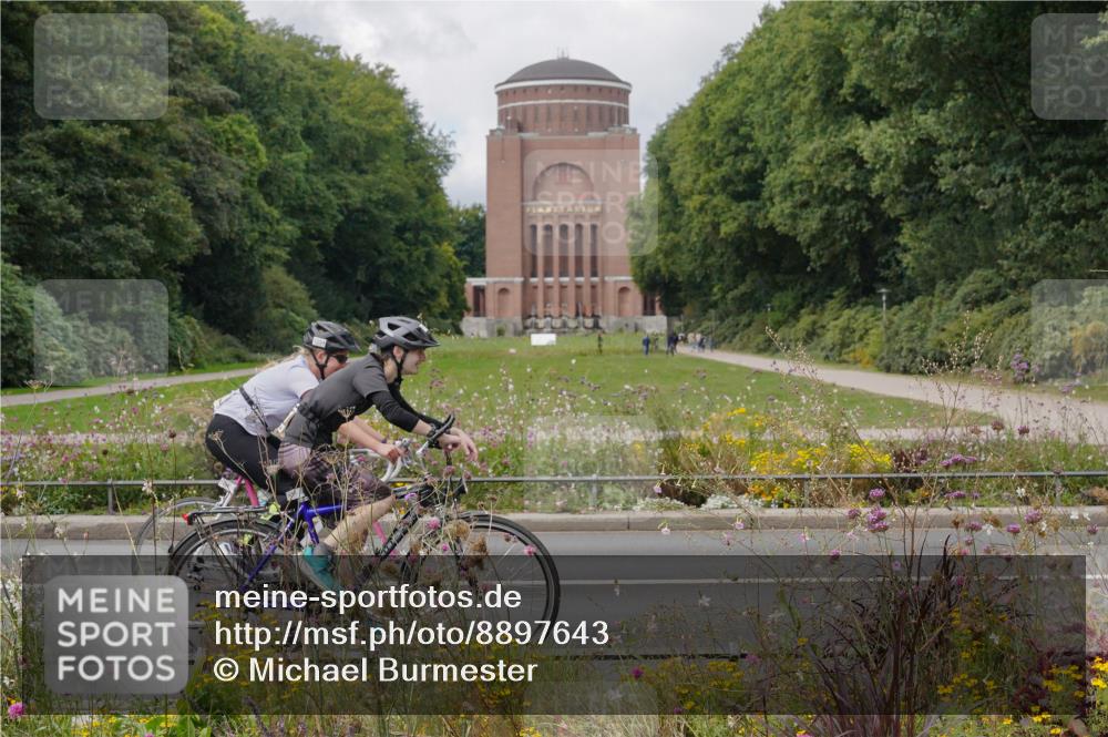 14.09.2025 - Stadtparktriathlon Michael Burmester http://msf.ph/oto/8897643 14.09.2025 12:40:03 Radfahren 1237, 1239, 1254, 1261, 1288, 1301, 1371 meine-sportfotos.de