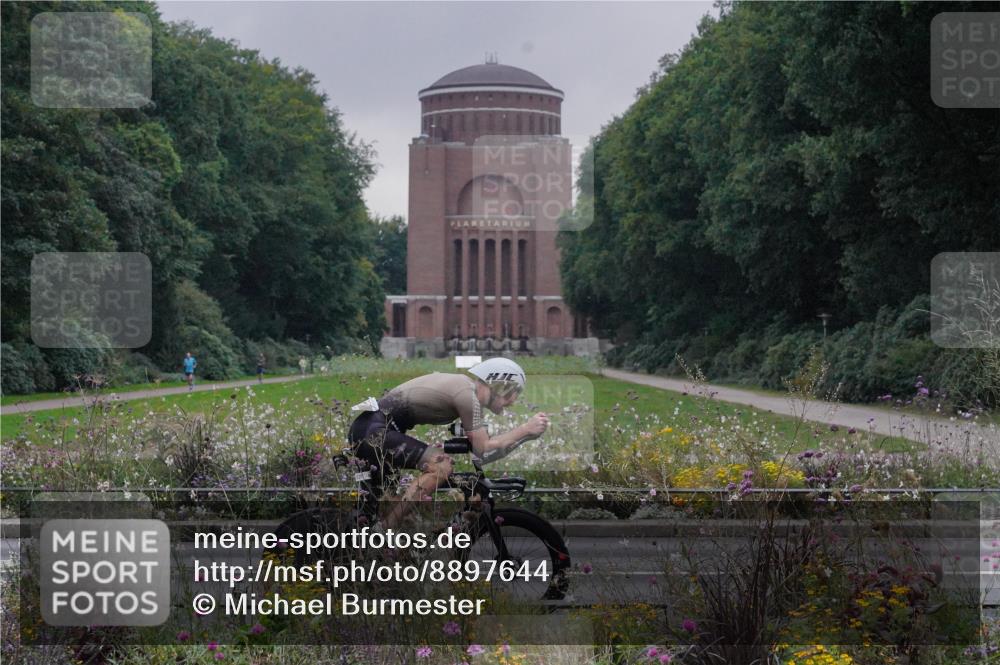 14.09.2025 - Stadtparktriathlon Michael Burmester http://msf.ph/oto/8897644 14.09.2025 08:57:05 Radfahren 325, 328, 337, 349 meine-sportfotos.de
