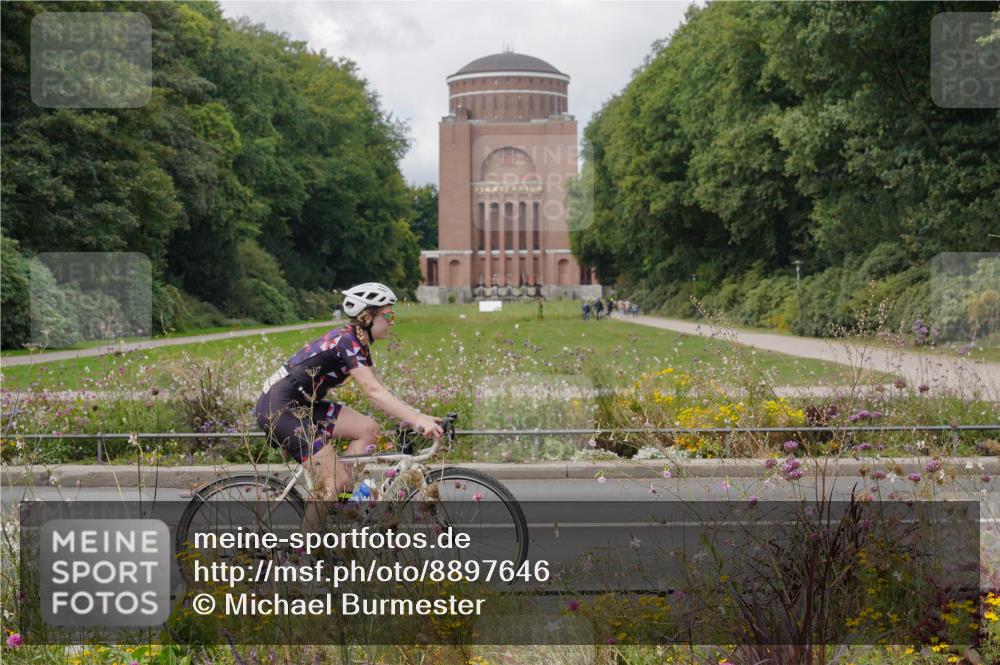 14.09.2025 - Stadtparktriathlon Michael Burmester http://msf.ph/oto/8897646 14.09.2025 12:40:05 Radfahren 1237, 1239, 1254, 1261, 1288, 1301, 1371 meine-sportfotos.de