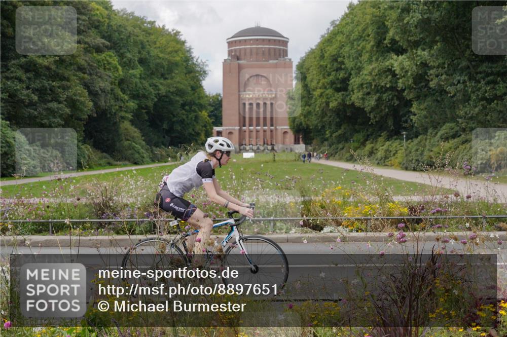 14.09.2025 - Stadtparktriathlon Michael Burmester http://msf.ph/oto/8897651 14.09.2025 12:40:08 Radfahren 1237, 1239, 1254, 1261, 1288, 1301, 1371 meine-sportfotos.de