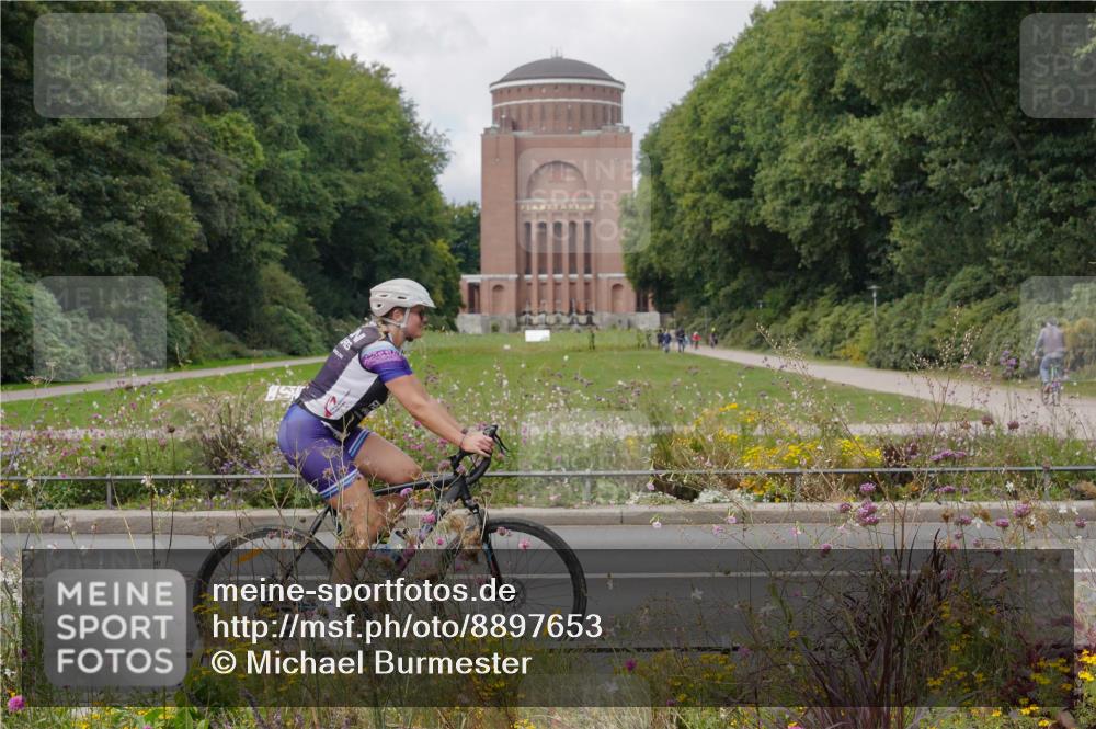 14.09.2025 - Stadtparktriathlon Michael Burmester http://msf.ph/oto/8897653 14.09.2025 12:40:10 Radfahren 1100, 1237, 1239, 1288 meine-sportfotos.de