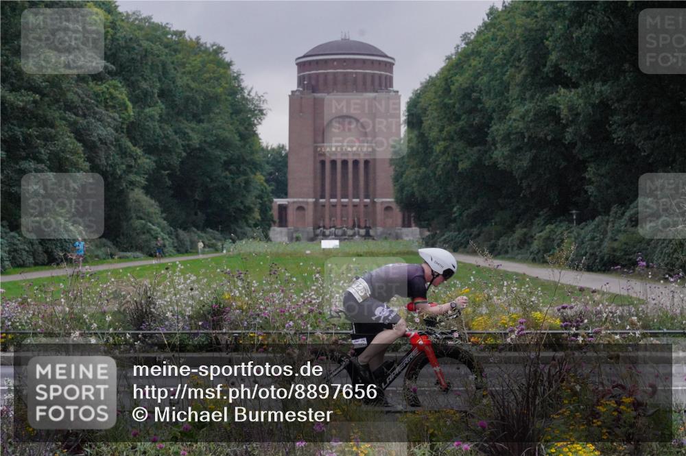 14.09.2025 - Stadtparktriathlon Michael Burmester http://msf.ph/oto/8897656 14.09.2025 08:57:11 Radfahren 325, 328, 349, 353 meine-sportfotos.de