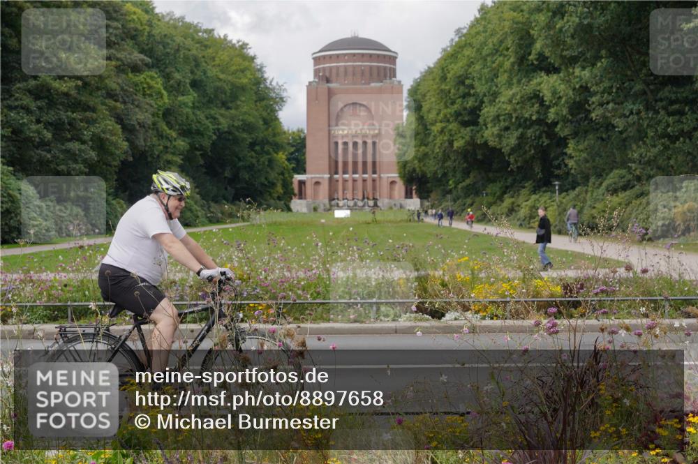 14.09.2025 - Stadtparktriathlon Michael Burmester http://msf.ph/oto/8897658 14.09.2025 12:40:17 Radfahren 1100, 1274, 1312, 1349, 1387 meine-sportfotos.de