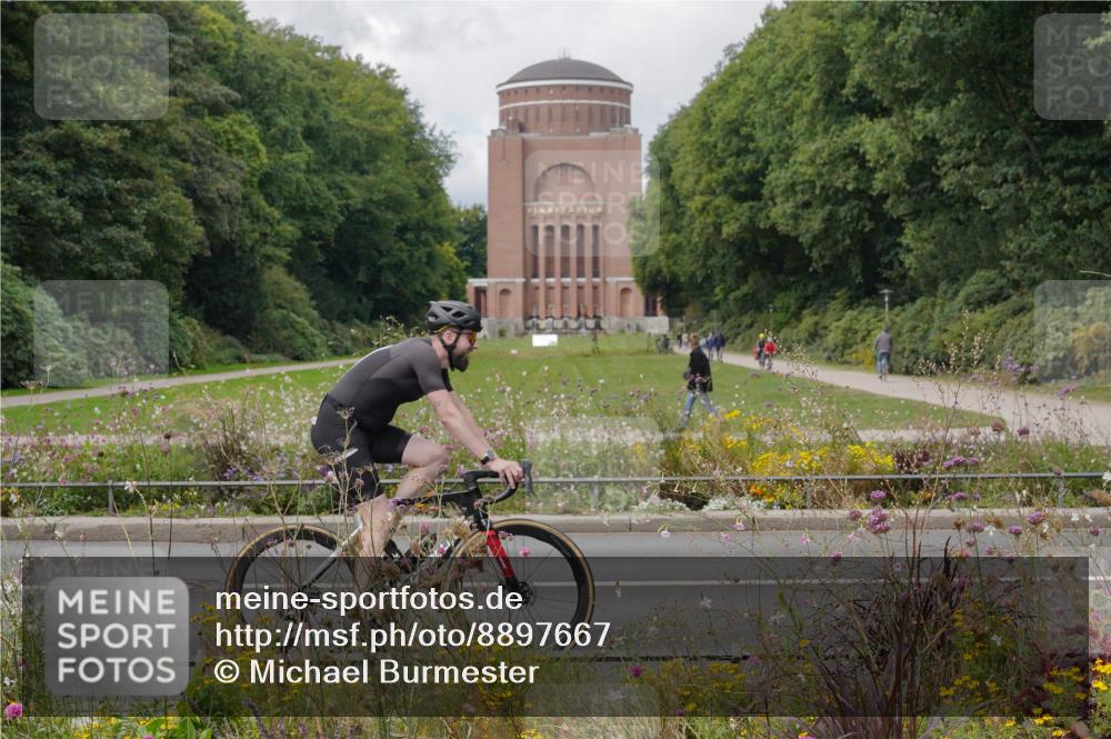 14.09.2025 - Stadtparktriathlon Michael Burmester http://msf.ph/oto/8897667 14.09.2025 12:40:19 Radfahren 1100, 1274, 1295, 1312, 1349, 1387 meine-sportfotos.de