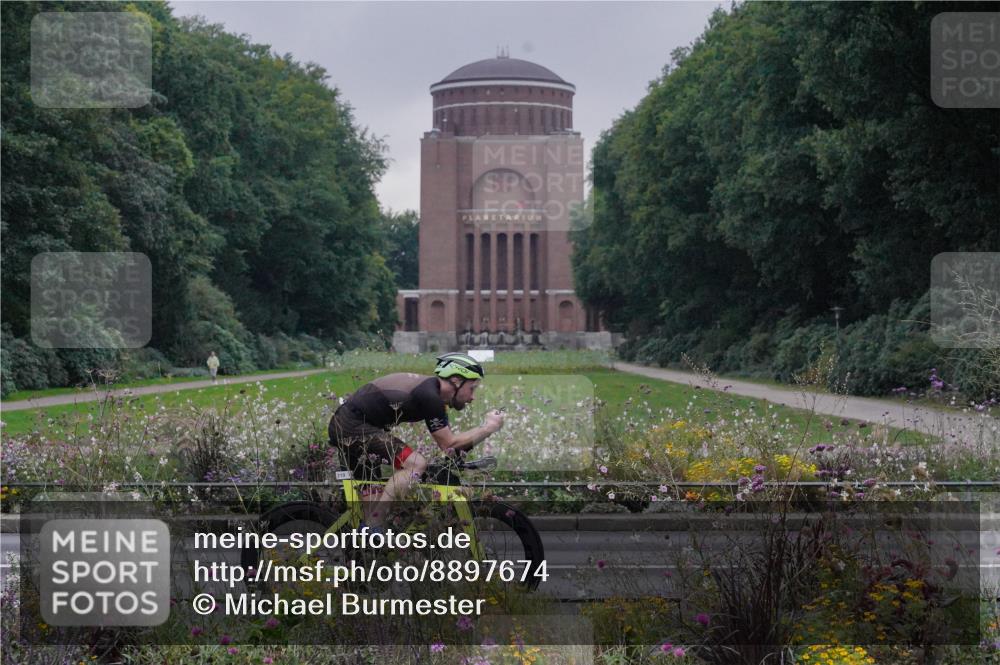 14.09.2025 - Stadtparktriathlon Michael Burmester http://msf.ph/oto/8897674 14.09.2025 08:57:29 Radfahren 316, 319, 332 meine-sportfotos.de