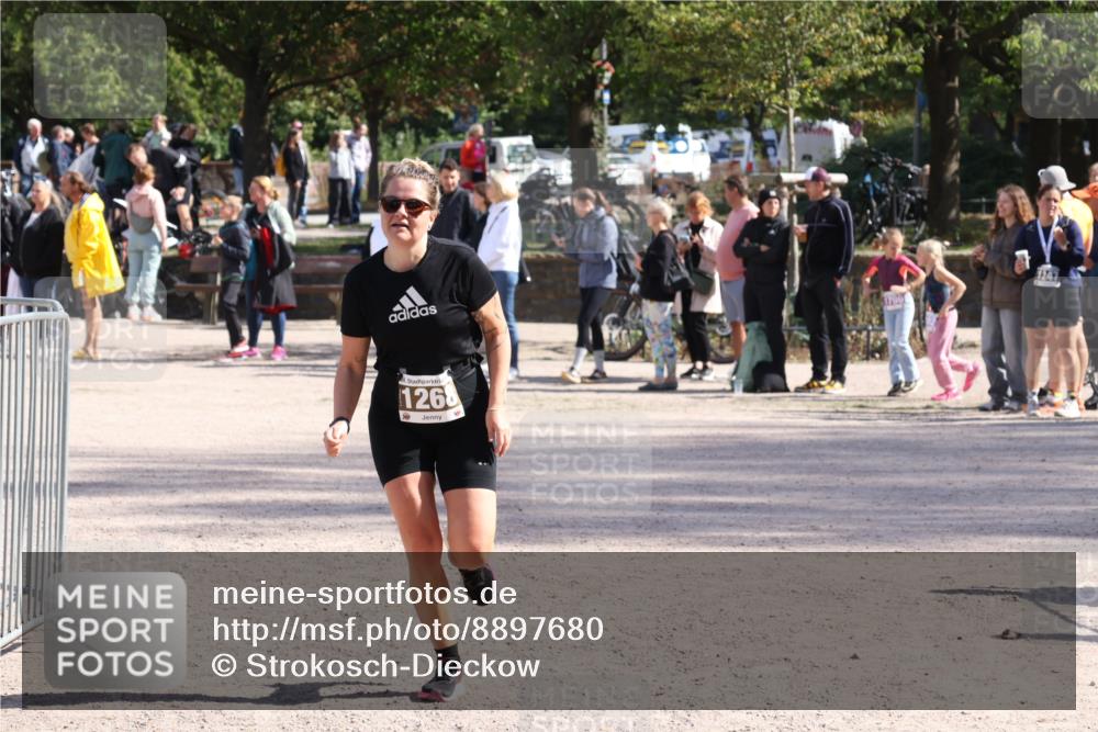 14.09.2025 - Stadtparktriathlon Strokosch-Dieckow http://msf.ph/oto/8897680 14.09.2025 13:39:55 Ziel 1268 meine-sportfotos.de