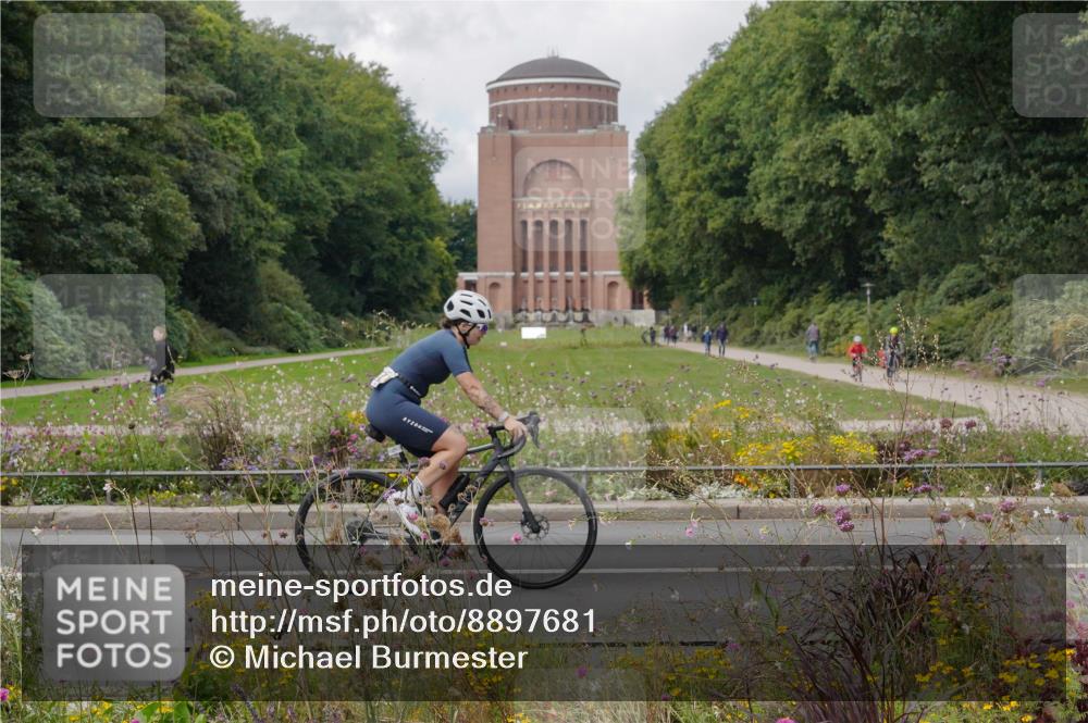 14.09.2025 - Stadtparktriathlon Michael Burmester http://msf.ph/oto/8897681 14.09.2025 12:40:25 Radfahren 1274, 1289, 1295, 1312, 1349, 1387 meine-sportfotos.de