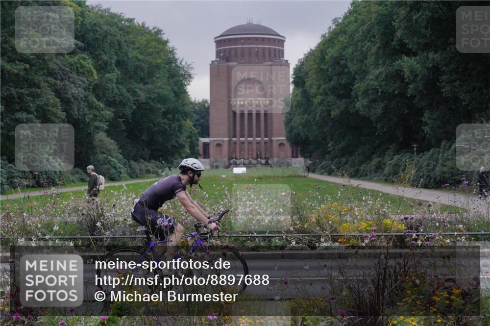 14.09.2025 - Stadtparktriathlon Michael Burmester http://msf.ph/oto/8897688 14.09.2025 08:58:02 Radfahren 303, 321, 360, 372 meine-sportfotos.de