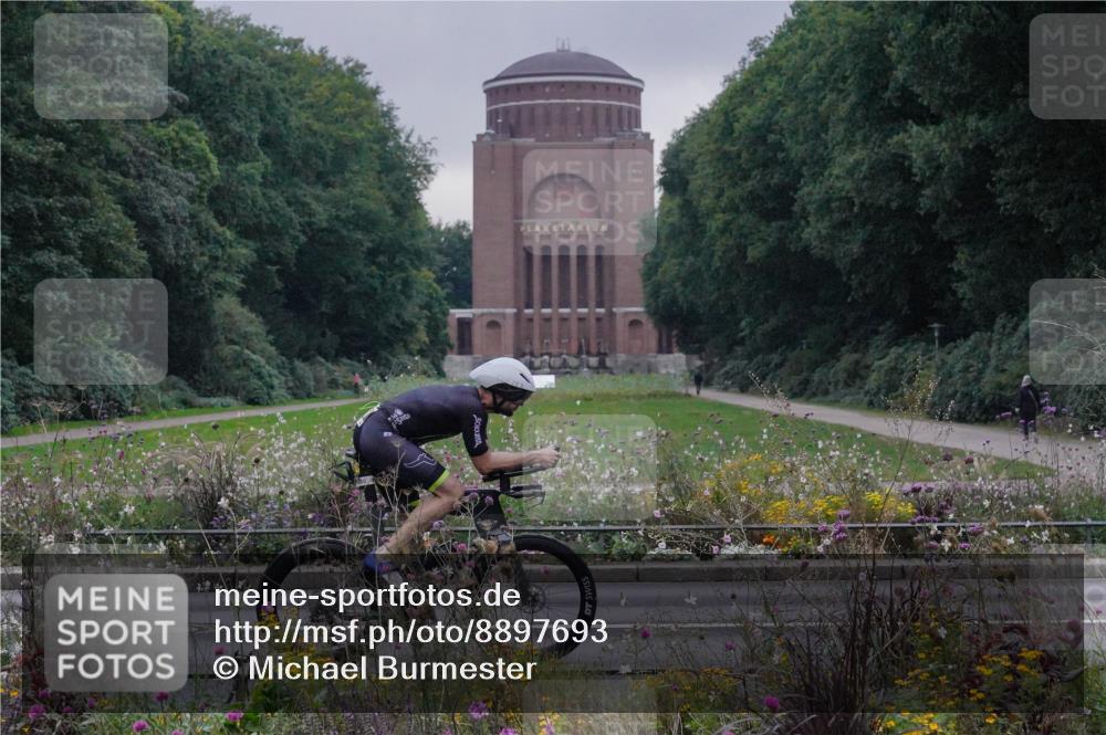 14.09.2025 - Stadtparktriathlon Michael Burmester http://msf.ph/oto/8897693 14.09.2025 08:58:06 Radfahren 303, 321, 327, 360, 372, 378 meine-sportfotos.de