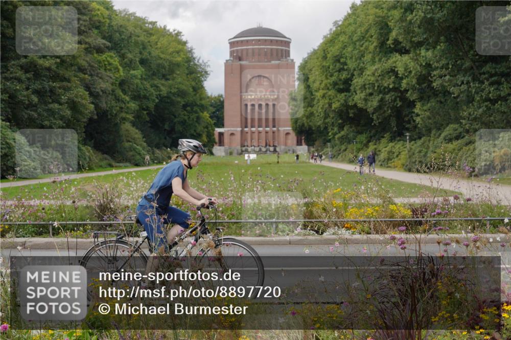 14.09.2025 - Stadtparktriathlon Michael Burmester http://msf.ph/oto/8897720 14.09.2025 12:40:45 Radfahren 1245, 1249, 1268, 1277, 1279, 1306 meine-sportfotos.de