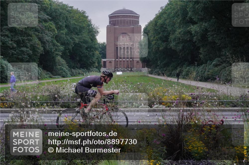14.09.2025 - Stadtparktriathlon Michael Burmester http://msf.ph/oto/8897730 14.09.2025 08:58:59 Radfahren 306, 312, 315, 320 meine-sportfotos.de