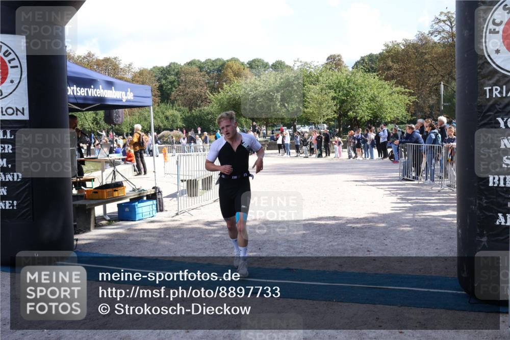 14.09.2025 - Stadtparktriathlon Strokosch-Dieckow http://msf.ph/oto/8897733 14.09.2025 13:40:45 Ziel 1403, 1410 meine-sportfotos.de
