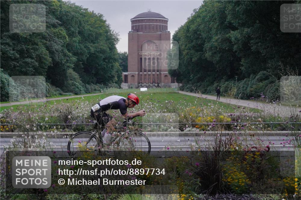 14.09.2025 - Stadtparktriathlon Michael Burmester http://msf.ph/oto/8897734 14.09.2025 08:59:01 Radfahren 306, 312, 315, 320 meine-sportfotos.de