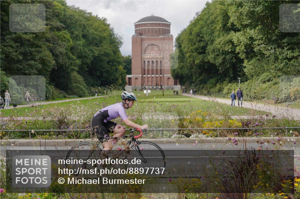14.09.2025 - Stadtparktriathlon Michael Burmester http://msf.ph/oto/8897737 14.09.2025 12:40:56 Radfahren 1272, 1309, 1382, 1419 meine-sportfotos.de