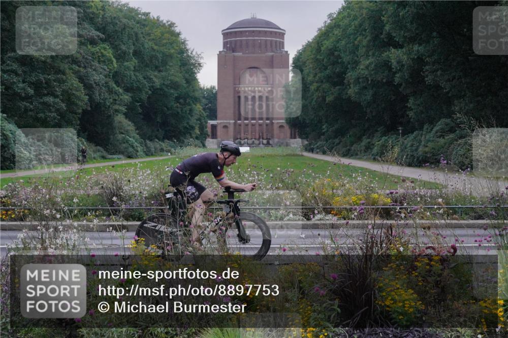 14.09.2025 - Stadtparktriathlon Michael Burmester http://msf.ph/oto/8897753 14.09.2025 08:59:30 Radfahren 310, 317, 480 meine-sportfotos.de