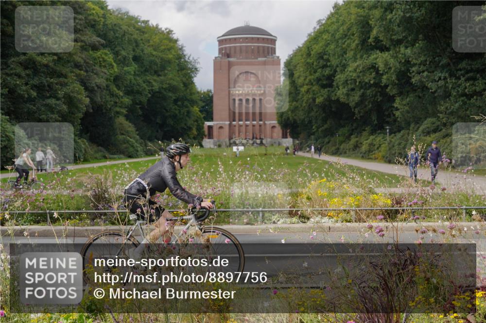 14.09.2025 - Stadtparktriathlon Michael Burmester http://msf.ph/oto/8897756 14.09.2025 12:41:05 Radfahren 1222, 1272, 1384, 1419 meine-sportfotos.de