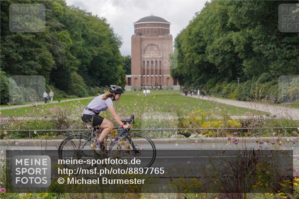 14.09.2025 - Stadtparktriathlon Michael Burmester http://msf.ph/oto/8897765 14.09.2025 12:41:14 Radfahren 1232, 1255, 1328, 1332, 1384 meine-sportfotos.de