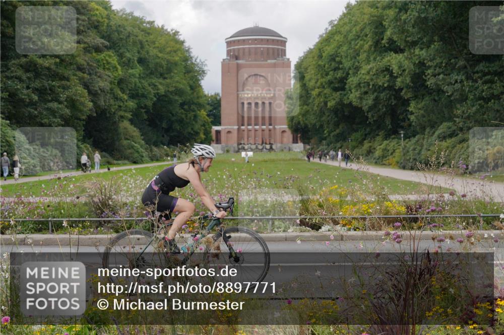 14.09.2025 - Stadtparktriathlon Michael Burmester http://msf.ph/oto/8897771 14.09.2025 12:41:17 Radfahren 1229, 1232, 1255, 1328, 1329, 1332, 1336, 1403 meine-sportfotos.de
