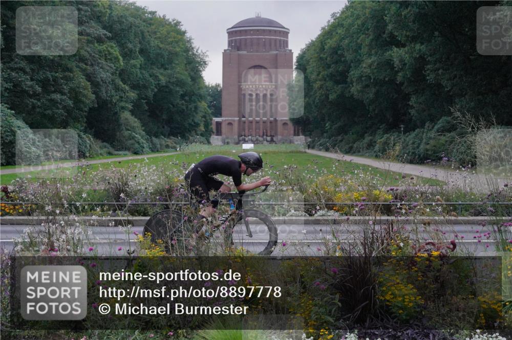 14.09.2025 - Stadtparktriathlon Michael Burmester http://msf.ph/oto/8897778 14.09.2025 08:59:51 Radfahren 307, 351, 355 meine-sportfotos.de