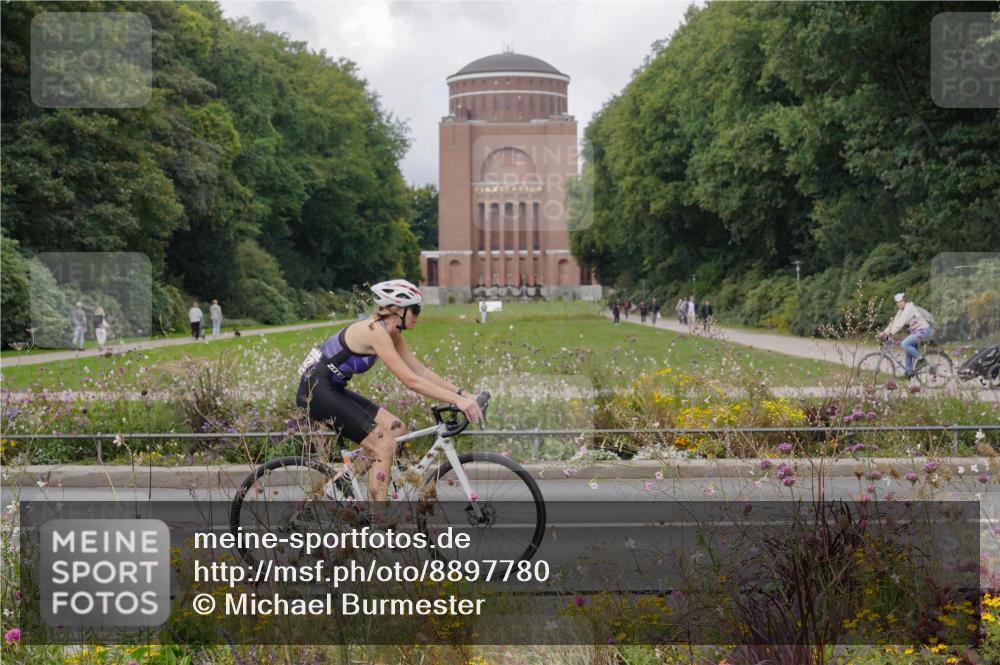 14.09.2025 - Stadtparktriathlon Michael Burmester http://msf.ph/oto/8897780 14.09.2025 12:41:22 Radfahren 1229, 1255, 1328, 1329, 1332, 1336, 1403 meine-sportfotos.de